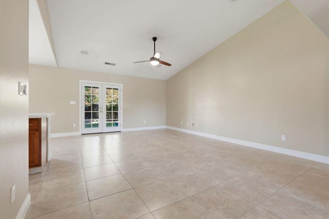 2542 E Parkview Avenue, Visalia, CA 93292