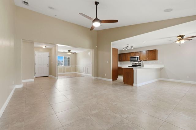 2542 E Parkview Avenue, Visalia, CA 93292