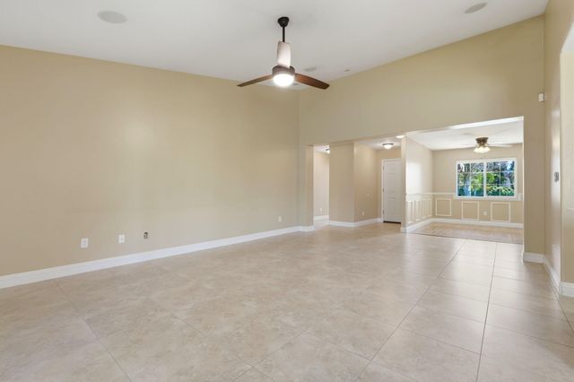 2542 E Parkview Avenue, Visalia, CA 93292