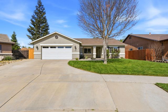 2542 E Parkview Avenue, Visalia, CA 93292