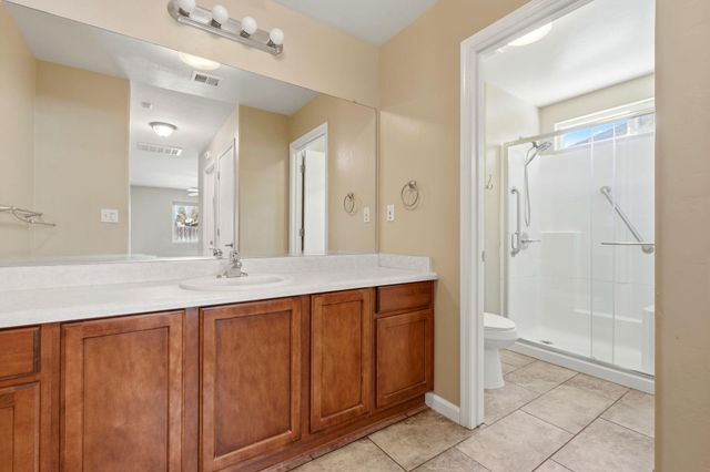 2542 E Parkview Avenue, Visalia, CA 93292