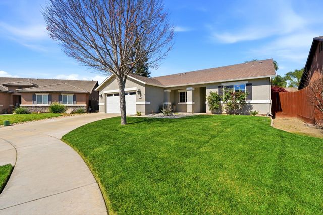 2542 E Parkview Avenue, Visalia, CA 93292