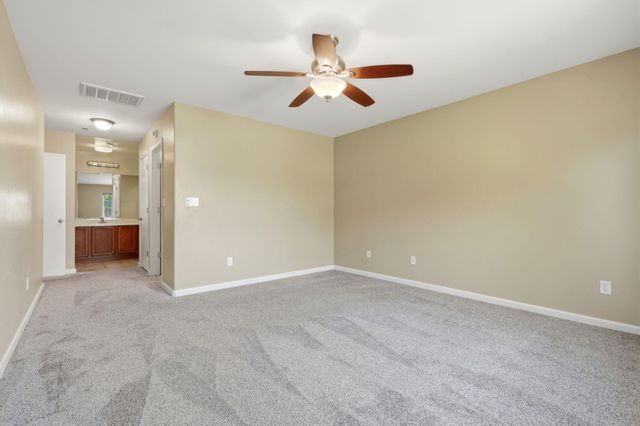 2542 E Parkview Avenue, Visalia, CA 93292