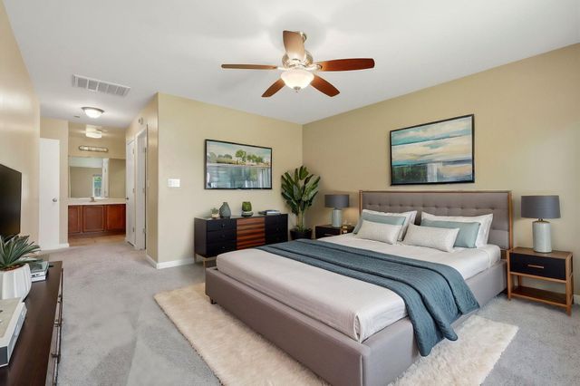 2542 E Parkview Avenue, Visalia, CA 93292