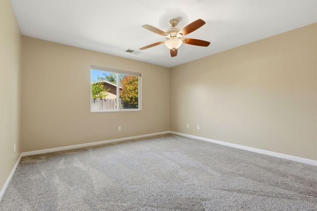 2542 E Parkview Avenue, Visalia, CA 93292