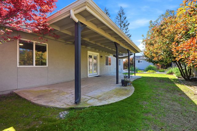 2542 E Parkview Avenue, Visalia, CA 93292