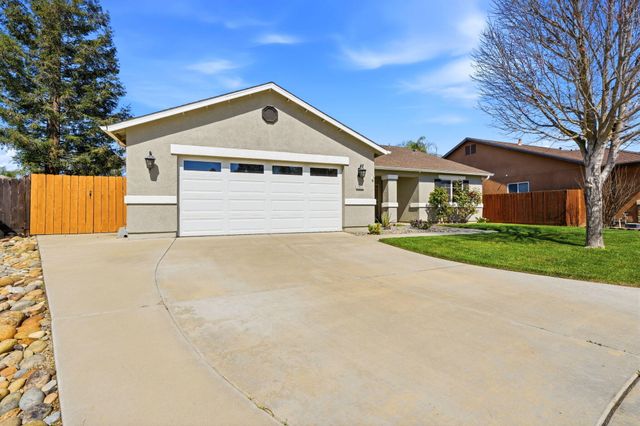 2542 E Parkview Avenue, Visalia, CA 93292