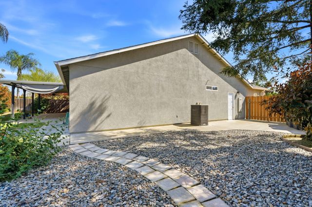 2542 E Parkview Avenue, Visalia, CA 93292
