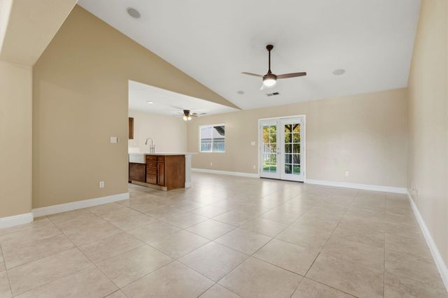 2542 E Parkview Avenue, Visalia, CA 93292