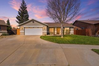 2542 E Parkview Avenue, Visalia, CA 93292