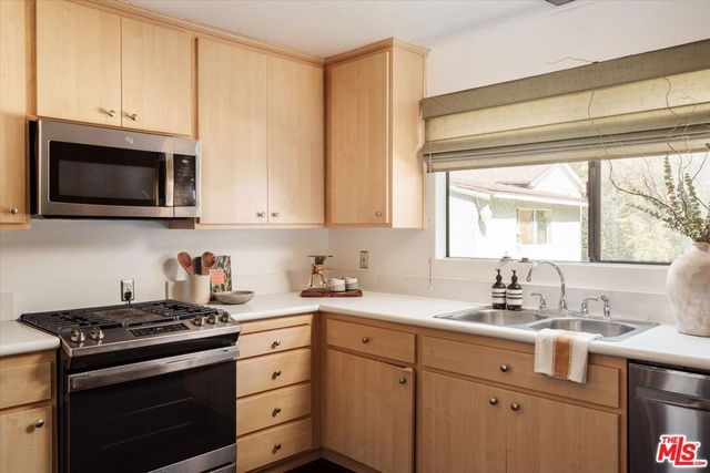 822 Victor Avenue 4, Inglewood, CA 90302