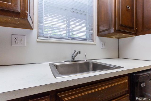 36271 Suffolk Street, Clinton Township, MI 48035