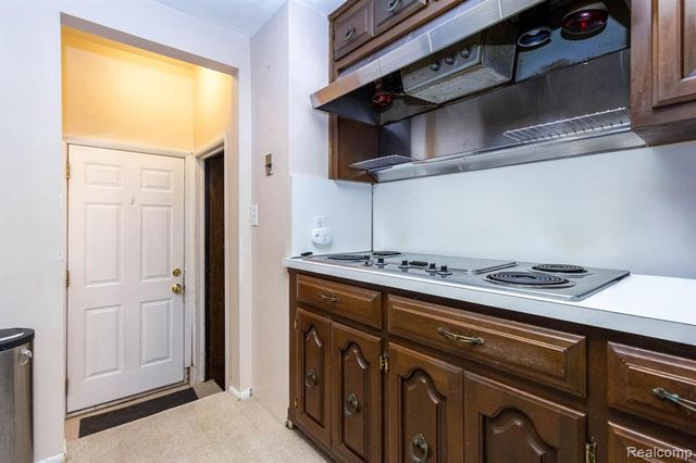 36271 Suffolk Street, Clinton Township, MI 48035