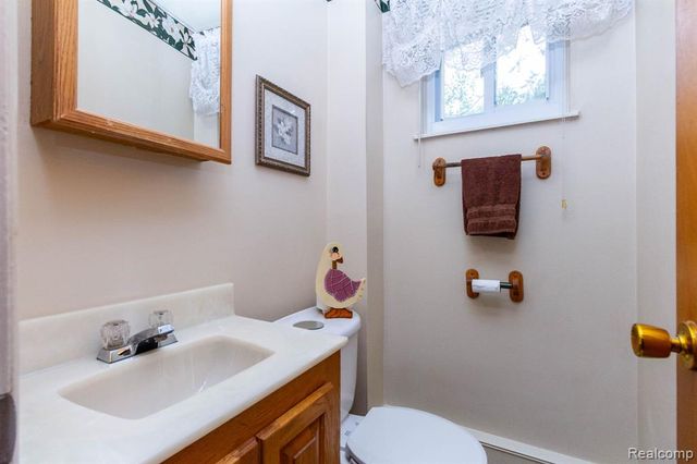 36271 Suffolk Street, Clinton Township, MI 48035