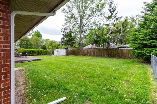36271 Suffolk Street, Clinton Township, MI 48035