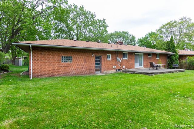 36271 Suffolk Street, Clinton Township, MI 48035