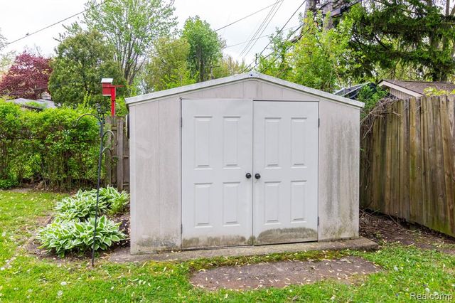 36271 Suffolk Street, Clinton Township, MI 48035