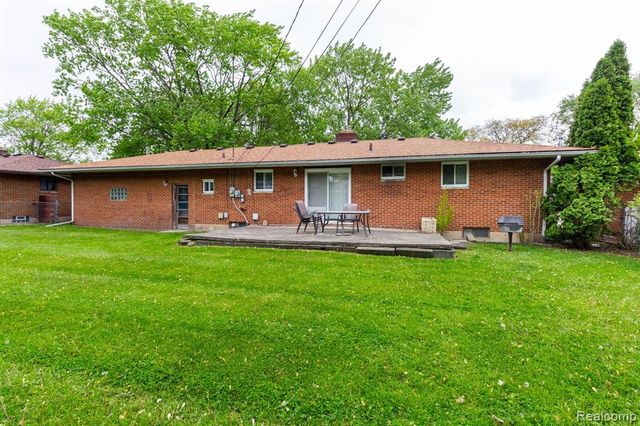 36271 Suffolk Street, Clinton Township, MI 48035