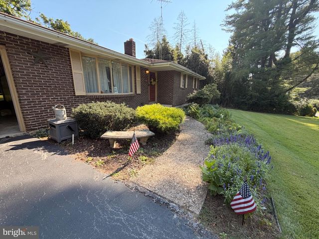 451 W NEVERSINK RD, Reading, PA 19606