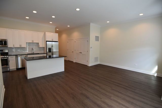 3538 N Fremont Street 1, Chicago, IL 60657