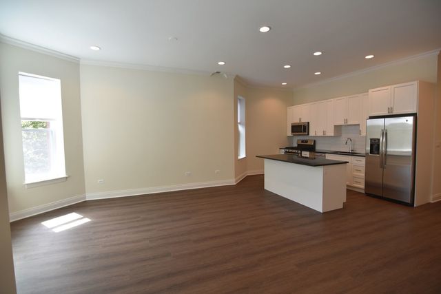 3538 N Fremont Street 1, Chicago, IL 60657