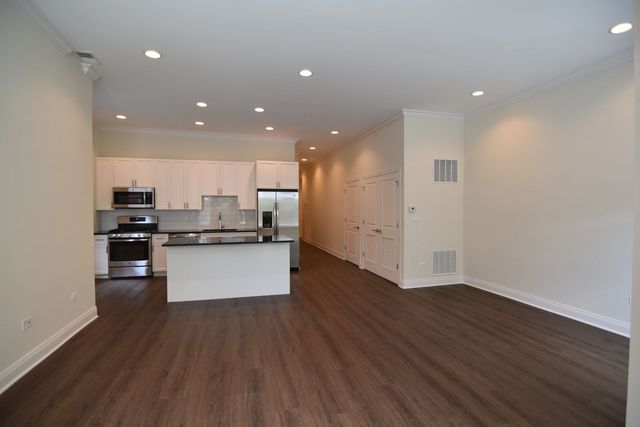 3538 N Fremont Street 1, Chicago, IL 60657