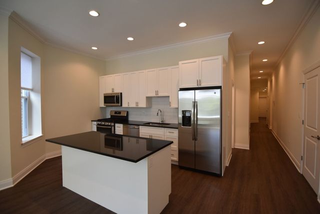 3538 N Fremont Street 1, Chicago, IL 60657