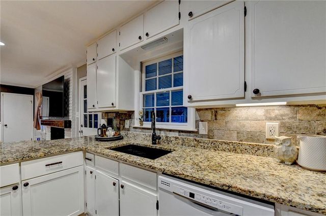 2136 Briarwood Court, Snellville, GA 30078