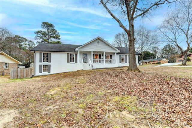 2136 Briarwood Court, Snellville, GA 30078