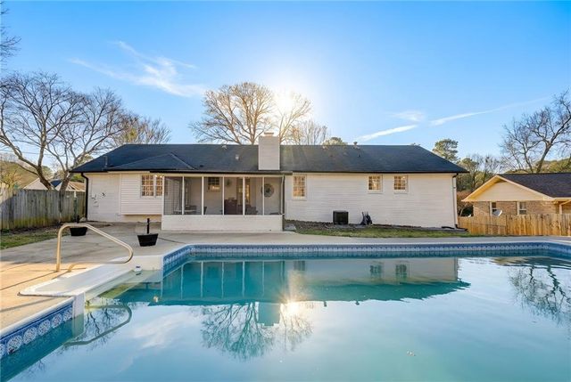 2136 Briarwood Court, Snellville, GA 30078