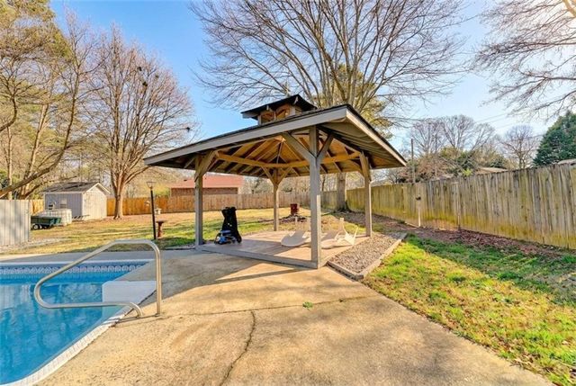 2136 Briarwood Court, Snellville, GA 30078