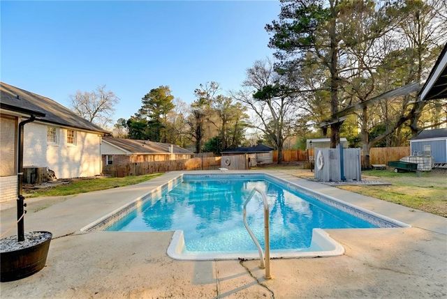 2136 Briarwood Court, Snellville, GA 30078