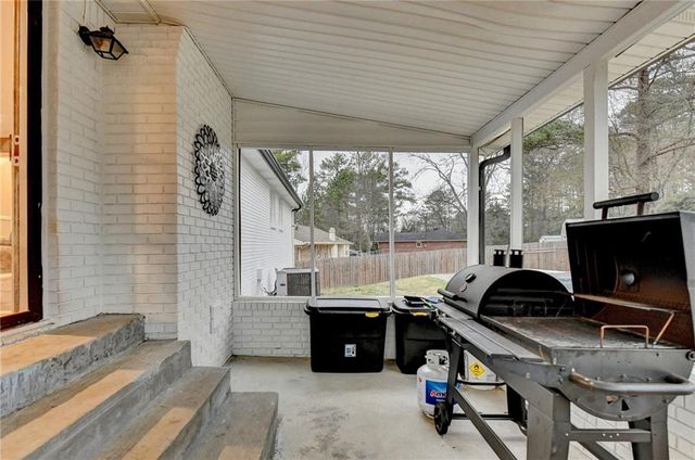 2136 Briarwood Court, Snellville, GA 30078