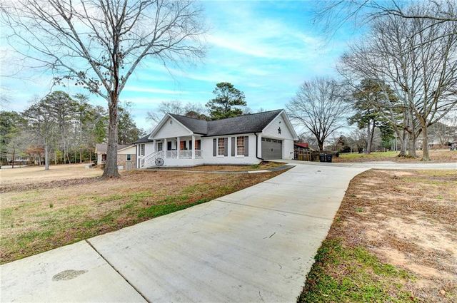 2136 Briarwood Court, Snellville, GA 30078