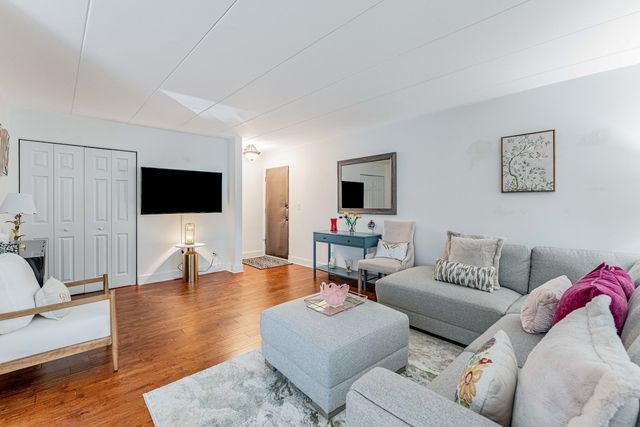 705 N Western Avenue 1C, Park Ridge, IL 60068