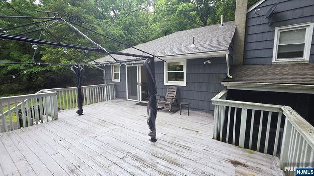 91 Goldfinch Lane, West Milford, NJ 07421