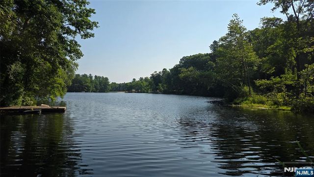 91 Goldfinch Lane, West Milford, NJ 07421