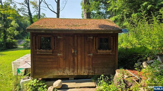 91 Goldfinch Lane, West Milford, NJ 07421