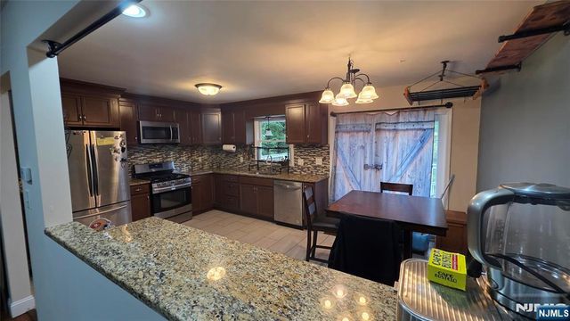 91 Goldfinch Lane, West Milford, NJ 07421
