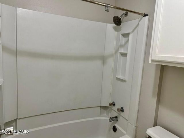 200 Lodge Drive Drive 112, Lafayette, LA 70506