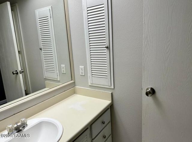 200 Lodge Drive Drive 112, Lafayette, LA 70506