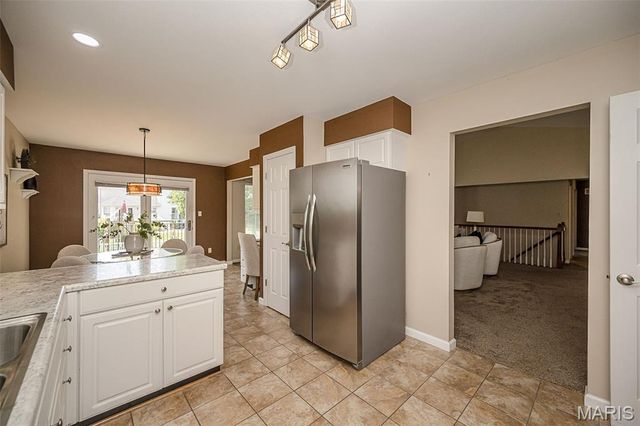 368 Clarendon Lane, St Charles, MO 63301