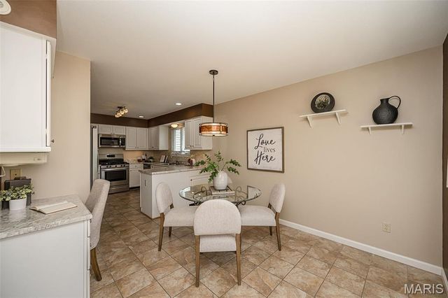 368 Clarendon Lane, St Charles, MO 63301