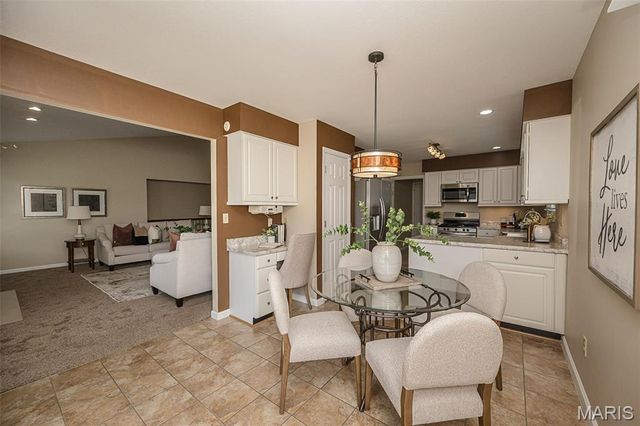 368 Clarendon Lane, St Charles, MO 63301