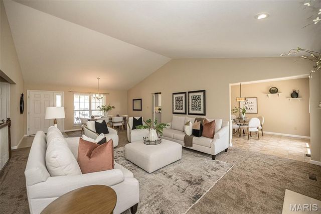 368 Clarendon Lane, St Charles, MO 63301