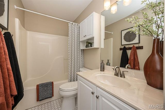 368 Clarendon Lane, St Charles, MO 63301