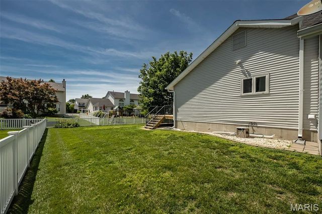 368 Clarendon Lane, St Charles, MO 63301