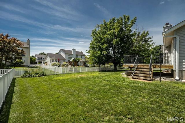 368 Clarendon Lane, St Charles, MO 63301