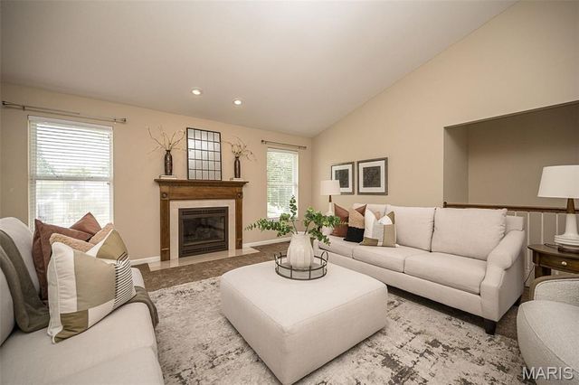 368 Clarendon Lane, St Charles, MO 63301