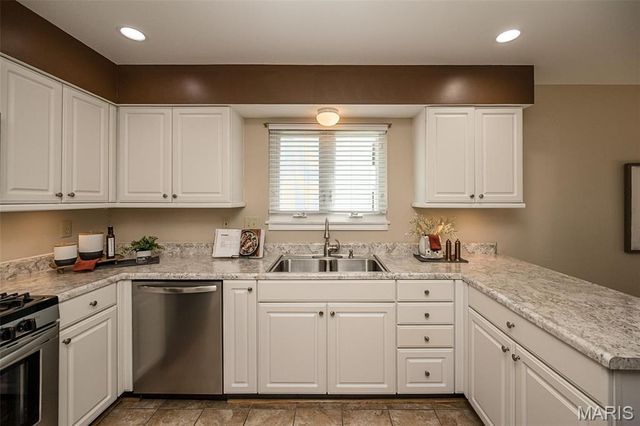 368 Clarendon Lane, St Charles, MO 63301